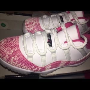 Jordan’s 11 pink snake skin size 6.5